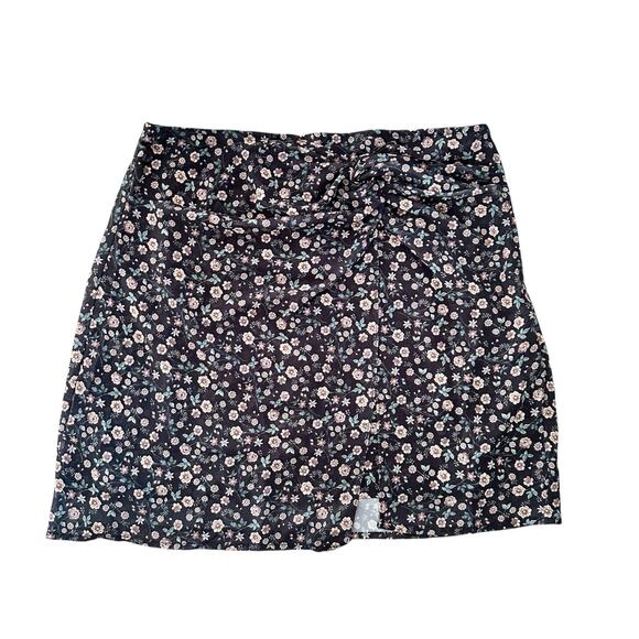 Francesca’s Black chiffon L skirt floral mini zip date boho outfit school NEW - Picture 1 of 6